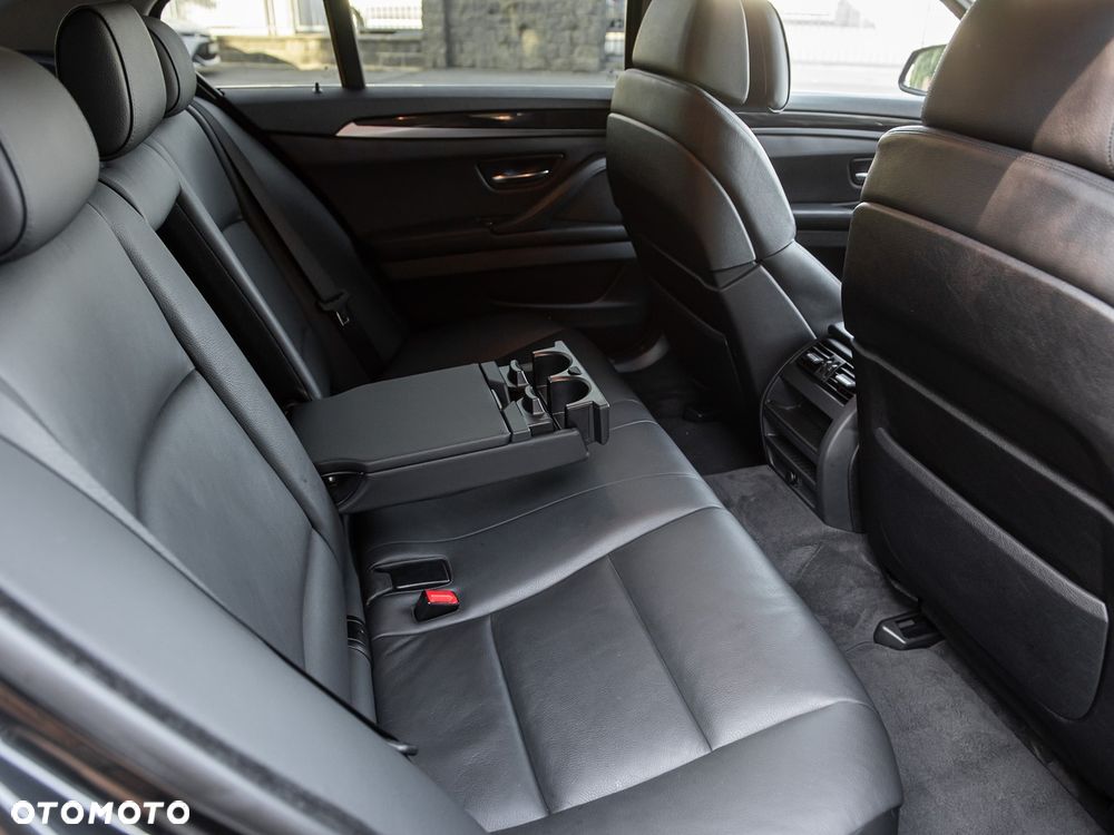 BMW Seria 5 528i xDrive Sport-Aut Luxury Line - 28