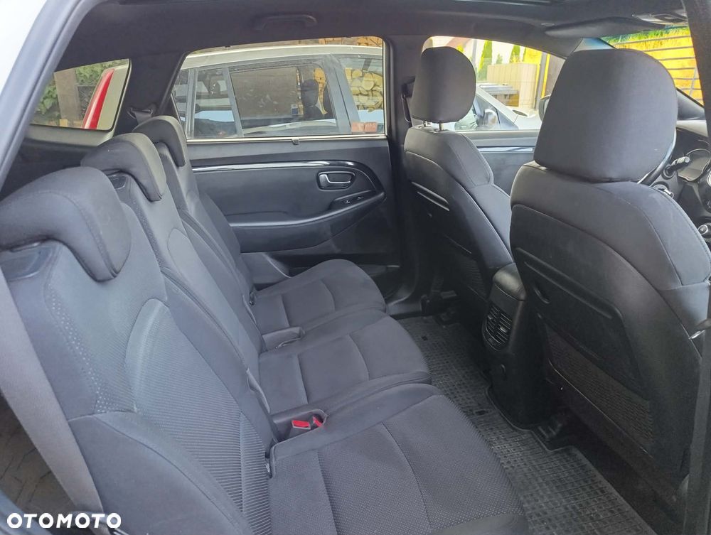 Kia Carens 1.7 CRDi L 7os - 9