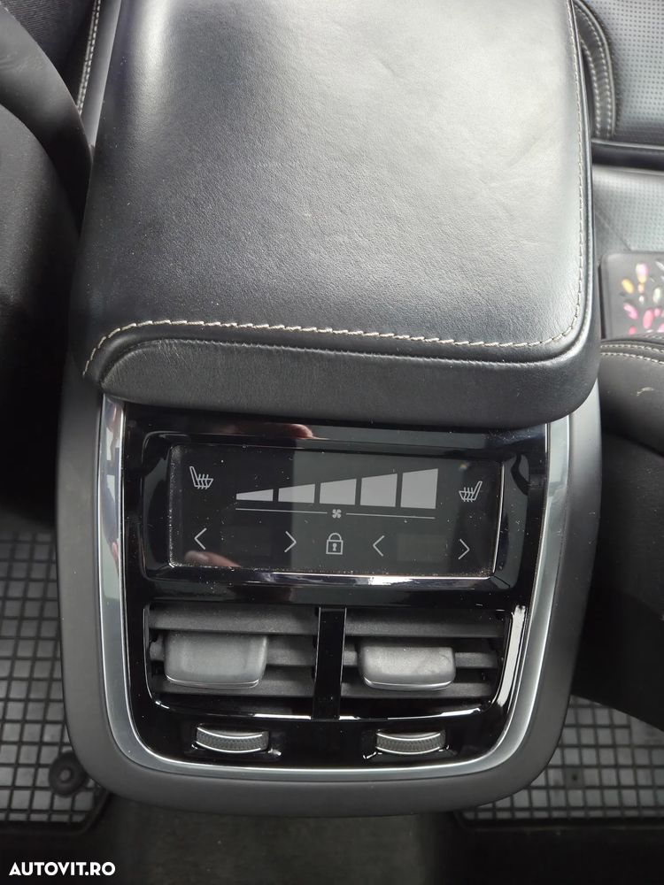 Volvo XC 60 D4 AWD Geartronic RDesign - 17