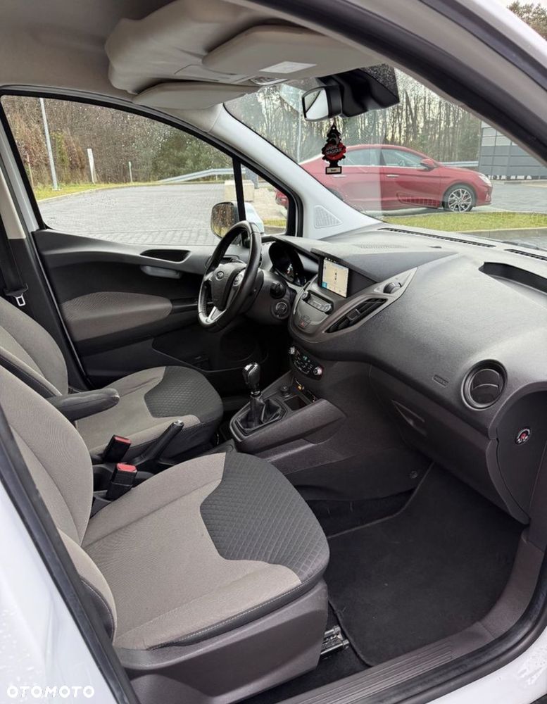 Ford Tourneo Courier 1.5 TDCi Trend - 21