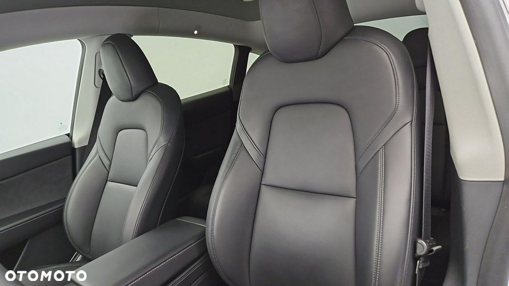 Tesla Model Y - 11