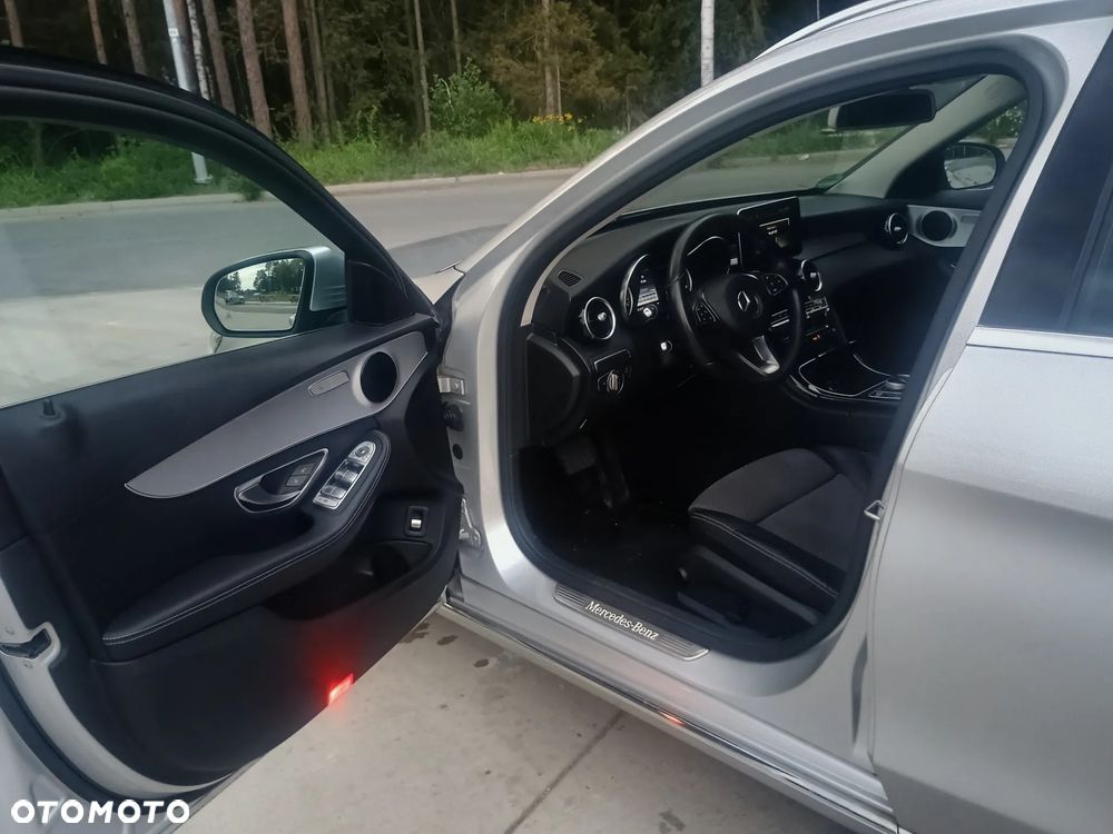 Mercedes-Benz Klasa C 200 4Matic 9G-TRONIC Avantgarde - 12