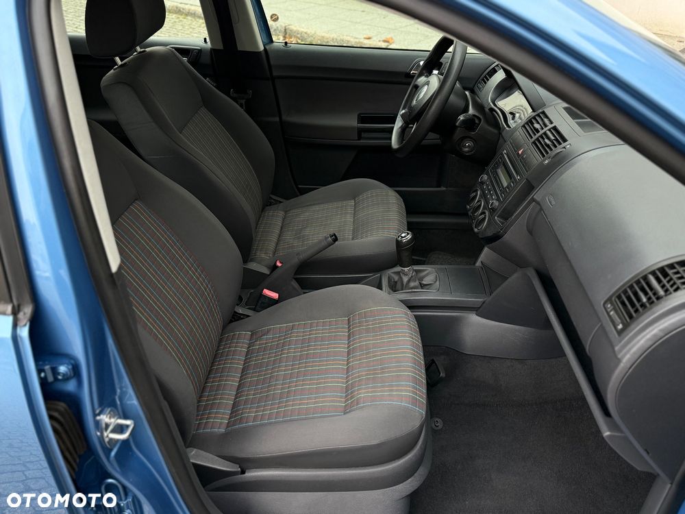 Volkswagen Polo 1.4 16V Comfortline - 15