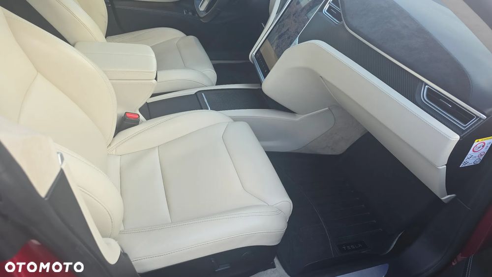 Tesla Model S - 19