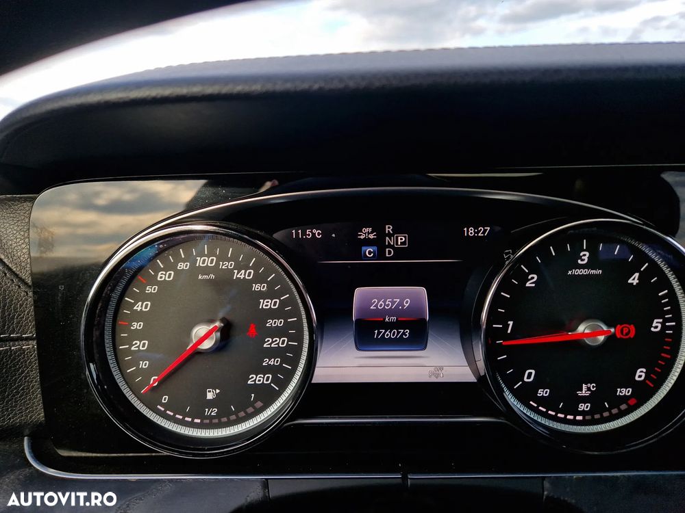 Mercedes-Benz E 220 d Aut. - 33