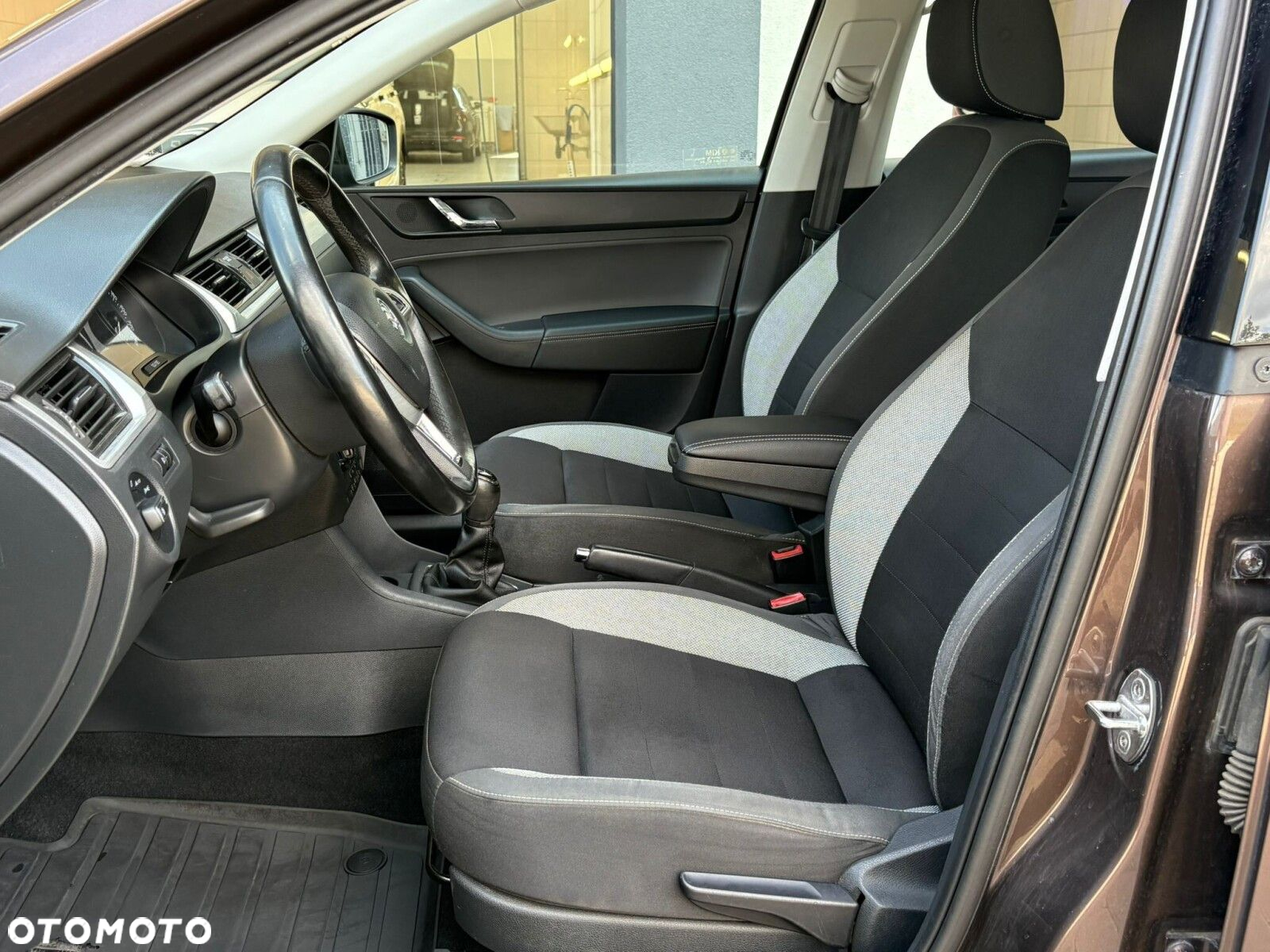 Skoda RAPID 1.2 TSI Ambition - 9
