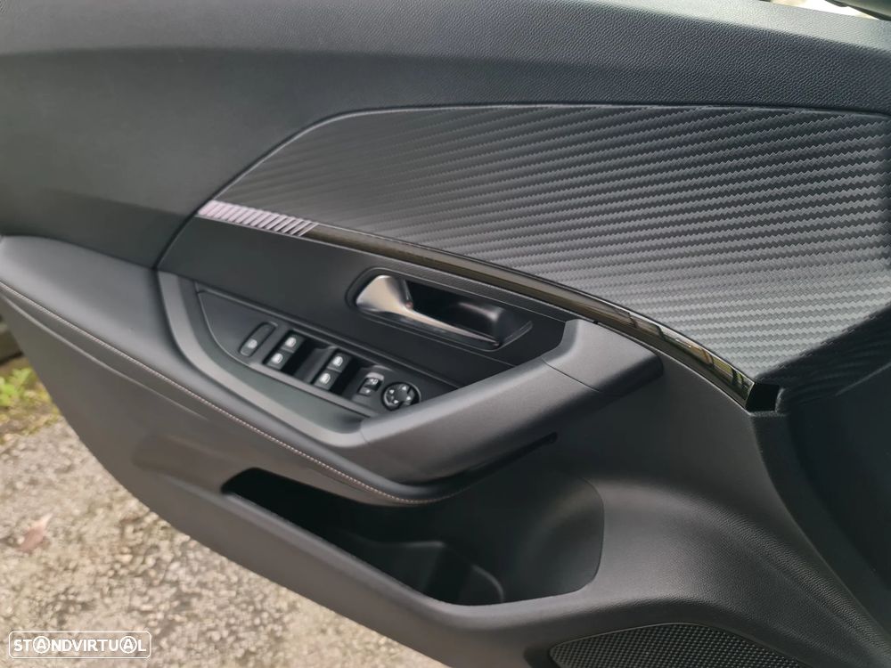 Peugeot 2008 1.2 PureTech Allure Pack - 24