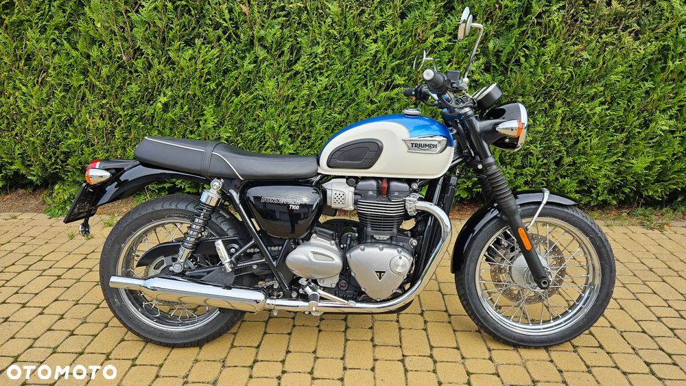 Triumph Bonneville - 1