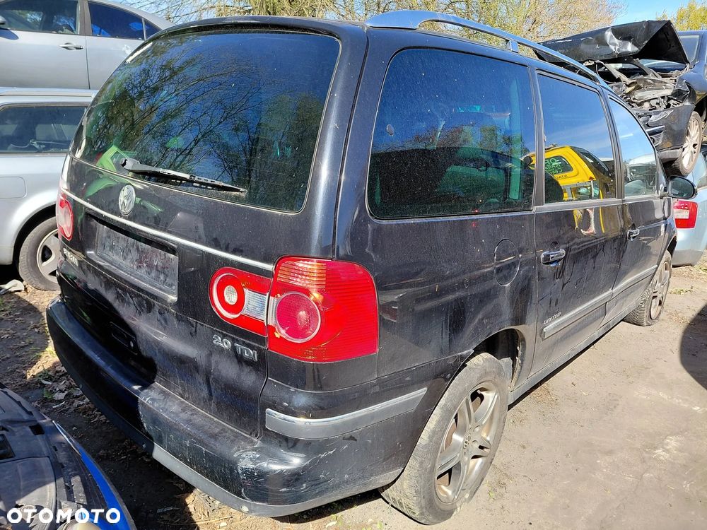 Na części: Volkswagen Sharan  Rok 2008 Pojemność 1968 Moc 103 kw Diesel - 4