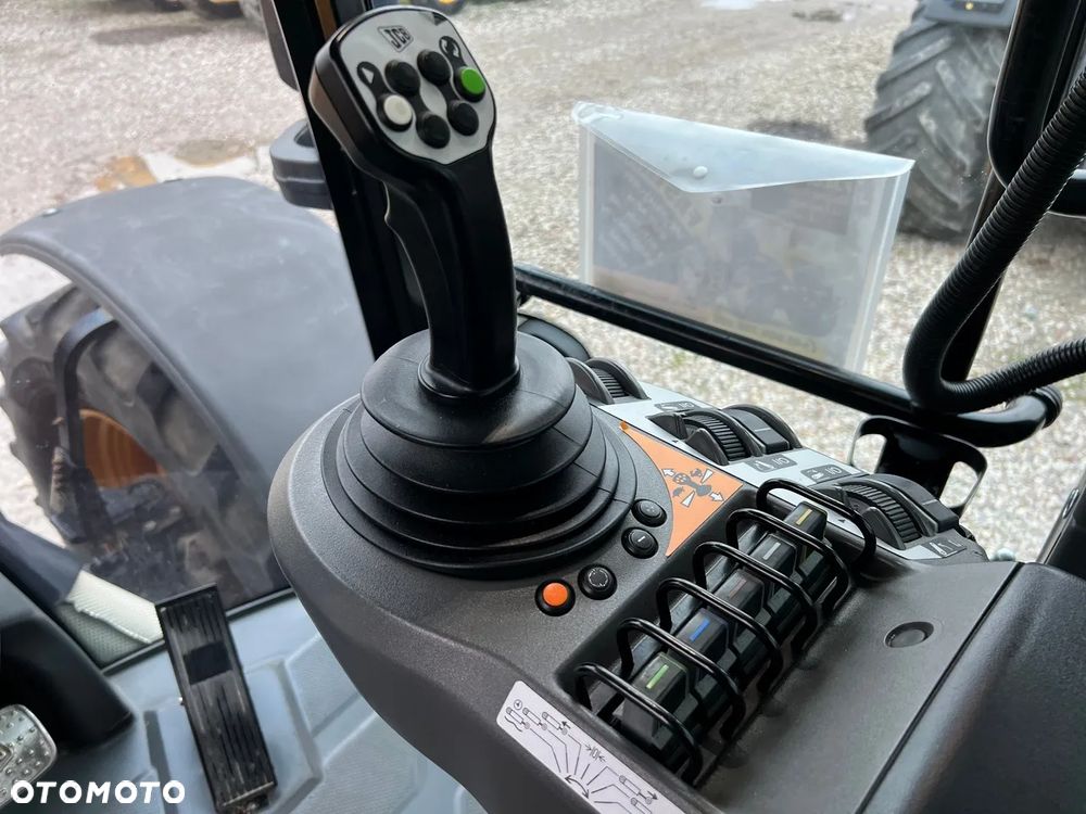 JCB Fastrac 4220 - 10