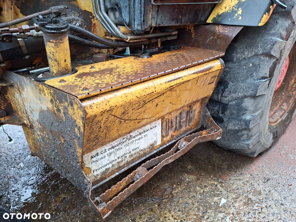 Caterpillar 428 E - 32