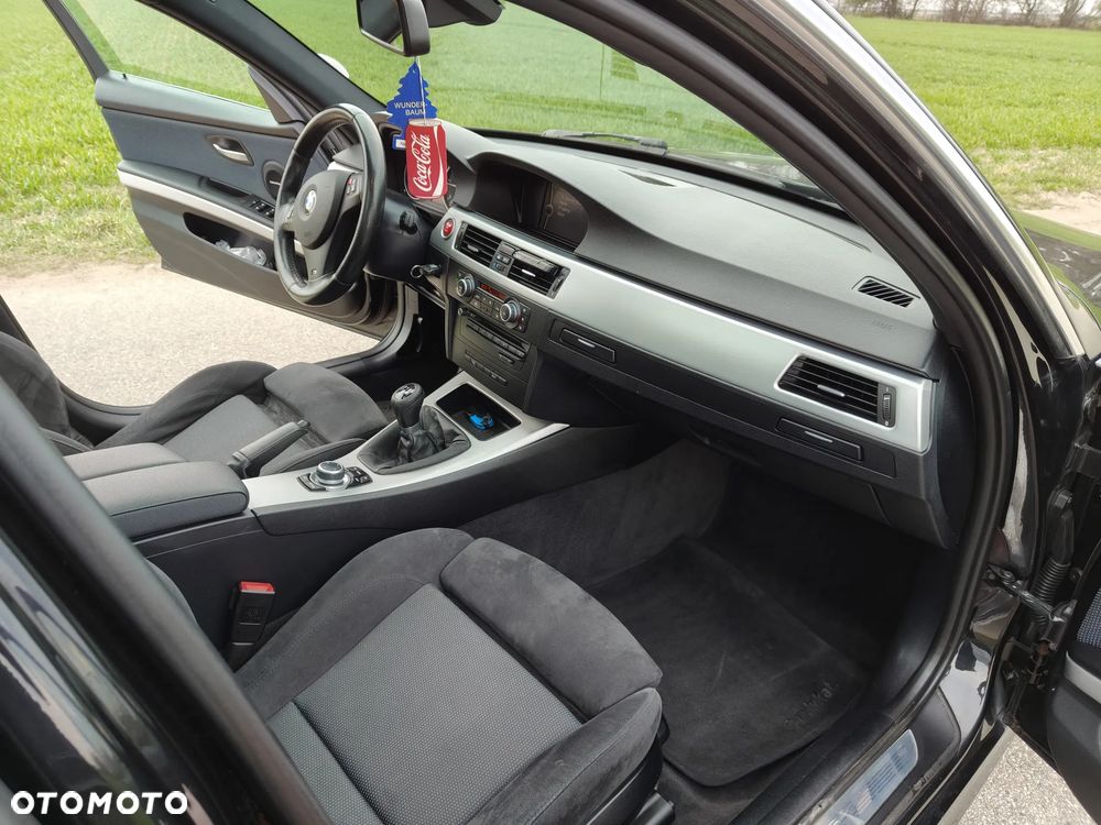 BMW Seria 3 318d DPF Edition Sport - 25