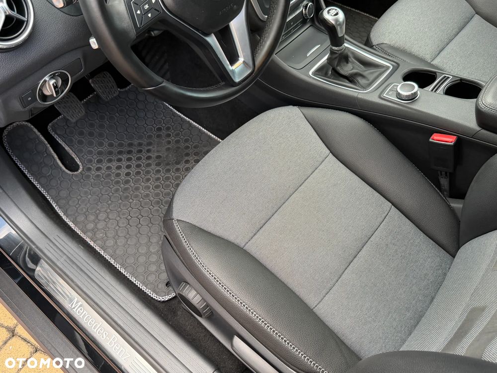 Mercedes-Benz GLA 200 Urban - 26