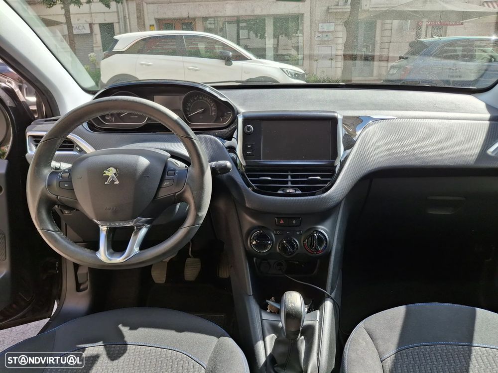 Peugeot 208 1.2 PureTech Signature - 10