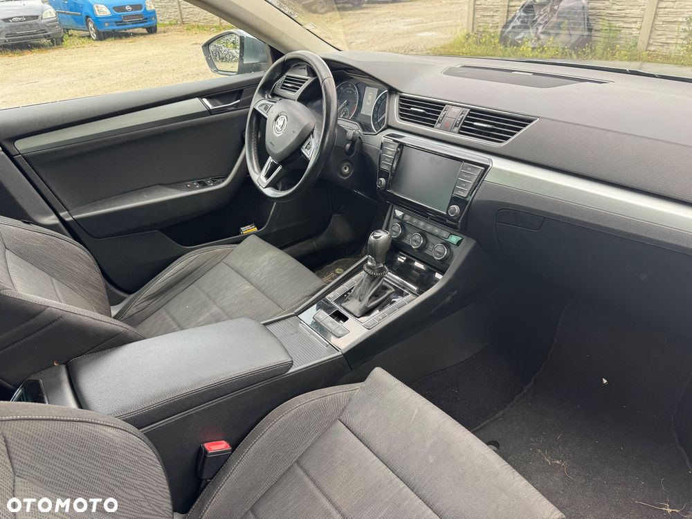 Skoda Superb 2.0 TDI DSG Sportline - 12