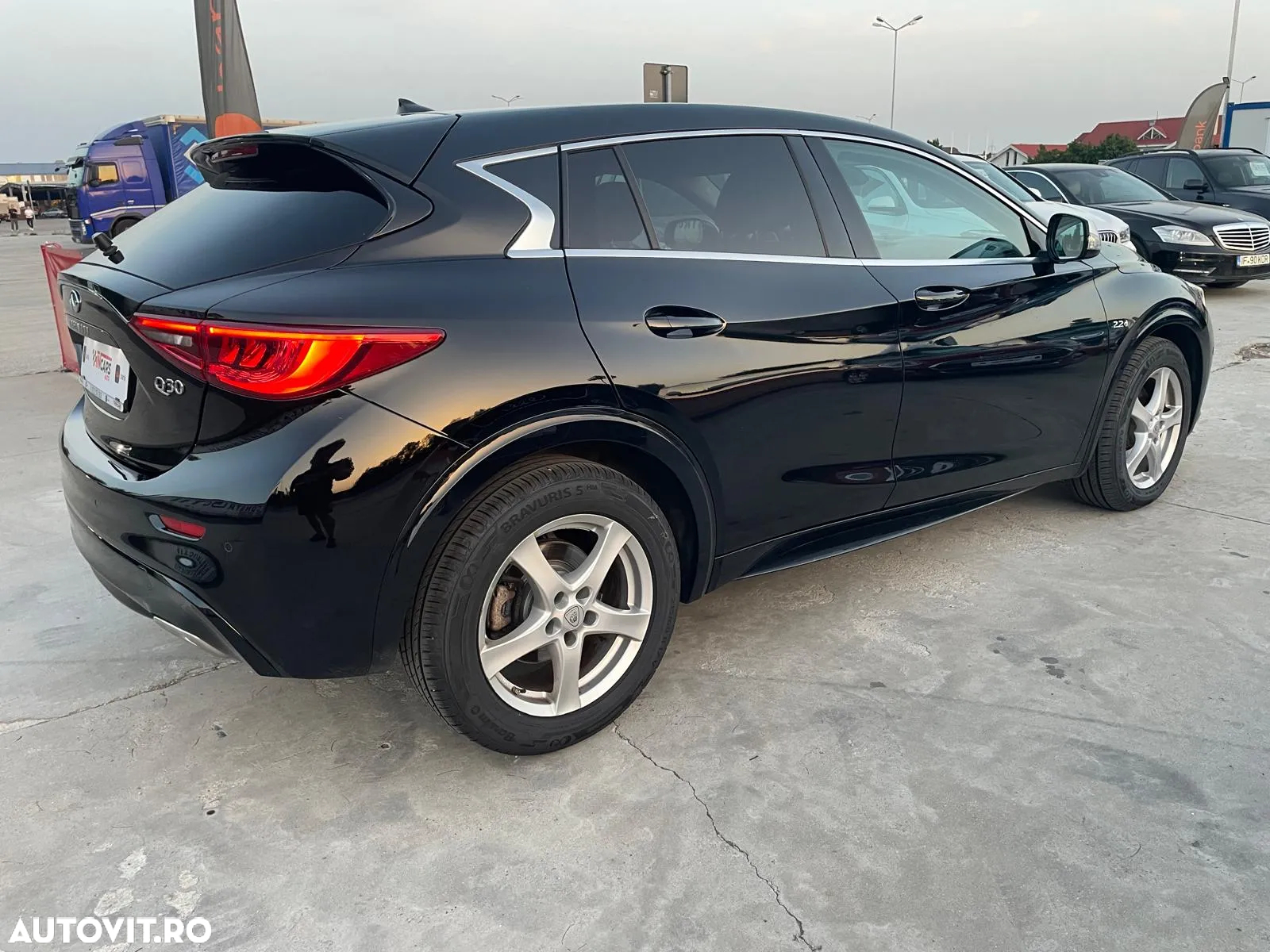 Infiniti Q30 - 5