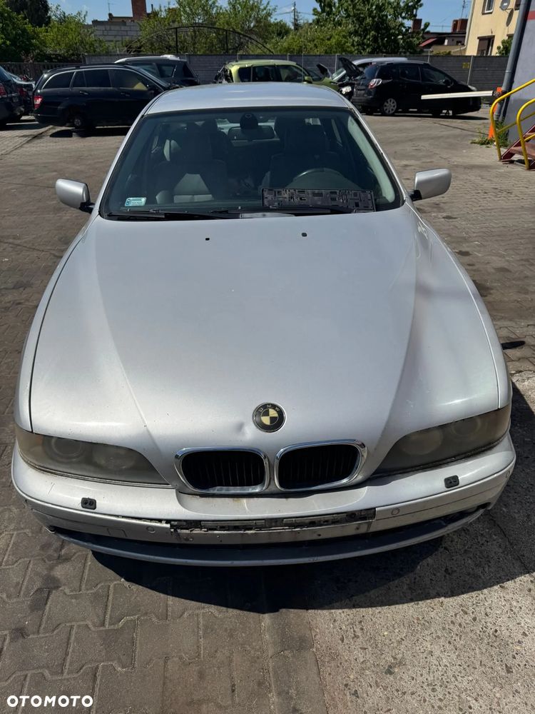 BMW E39 Sedan – całe auto na części - 4