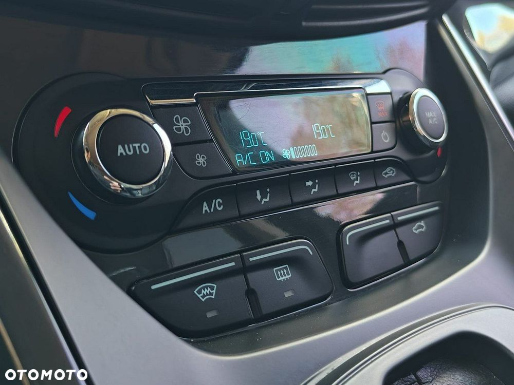 Ford Kuga - 12