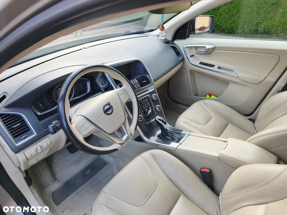 Volvo XC 60 D3 Geartronic Momentum - 8