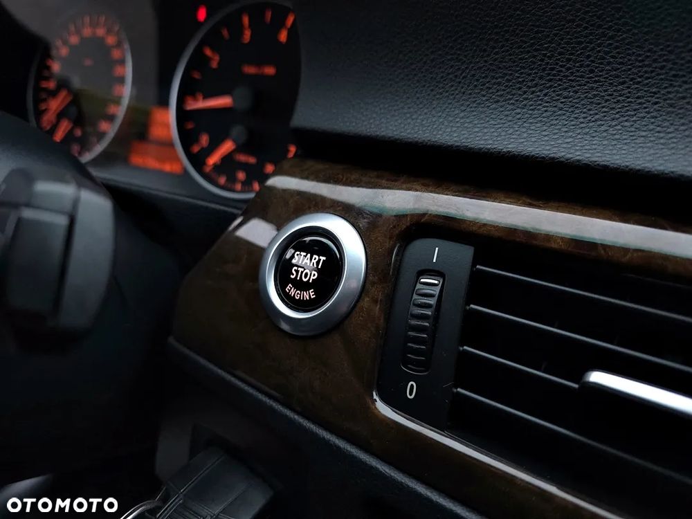 BMW Seria 3 320i - 31