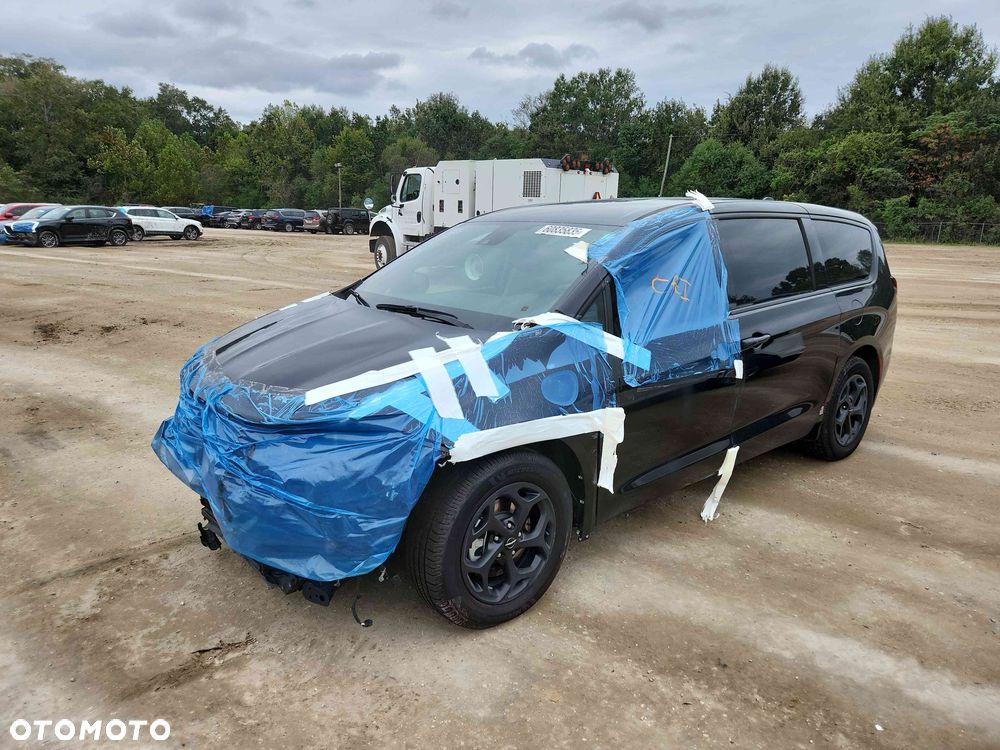 Chrysler Pacifica - 11