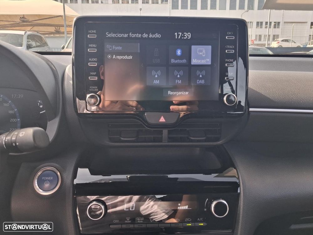 Toyota Yaris Cross 1.5 HDF Luxury - 22