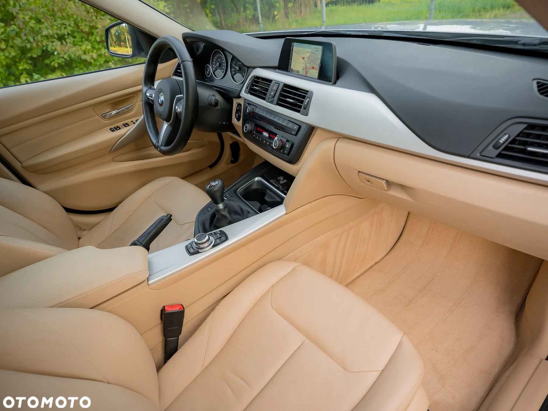 BMW Seria 3 318d xDrive Touring - 32