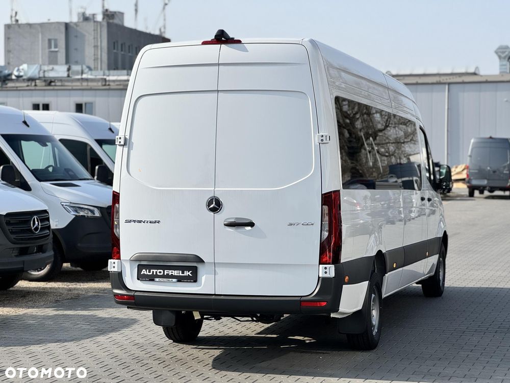 Mercedes-Benz Sprinter - 6