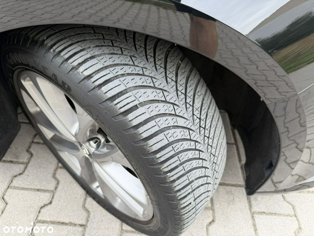 Renault Megane ENERGY TCe 205 EDC GT - 24