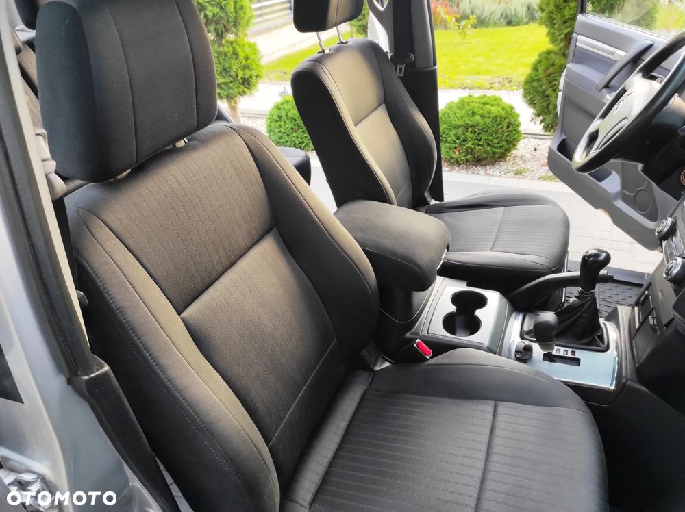 Mitsubishi Pajero - 21