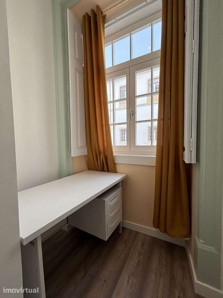 Suites topo de gama , a estrear, na Rua da Sofia - Grande imagem: 4/9