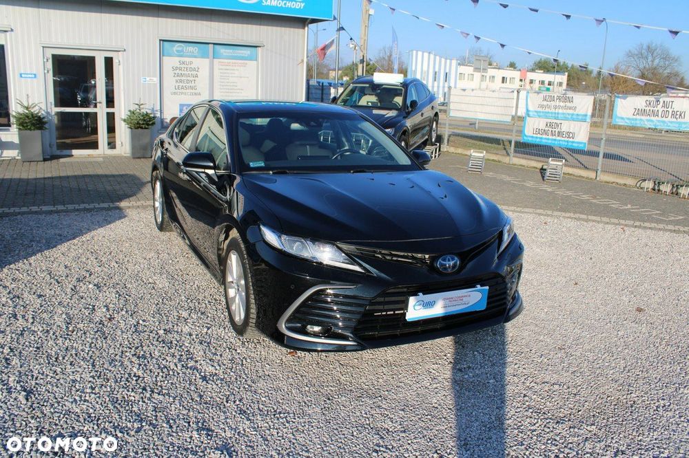 Toyota Camry - 4
