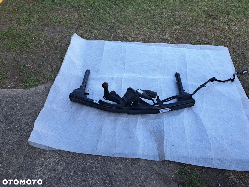 Hak holowniczy odchylany Audi A4 B9 A5 F5 8W0800491M - 1