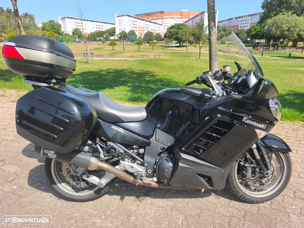 Kawasaki GTR 1400 - 8