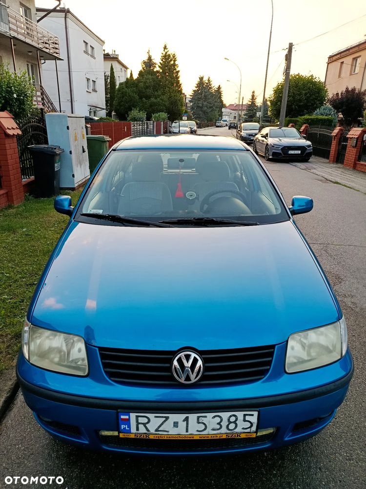 Volkswagen Polo 1.0 Basis - 1