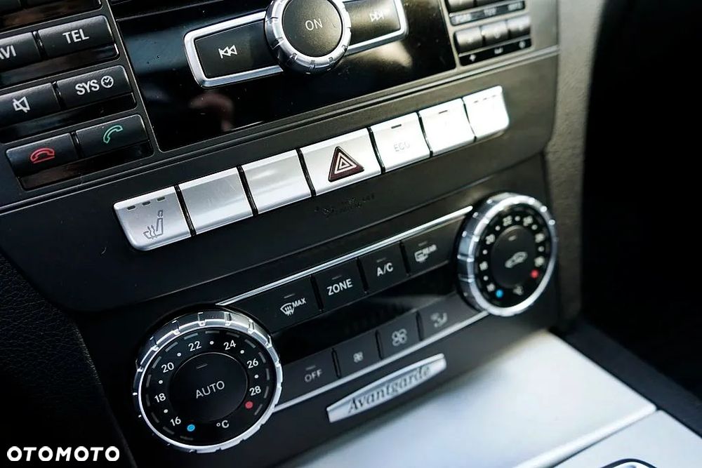 Mercedes-Benz Klasa C 200 CDI BlueEff Avantgarde - 31