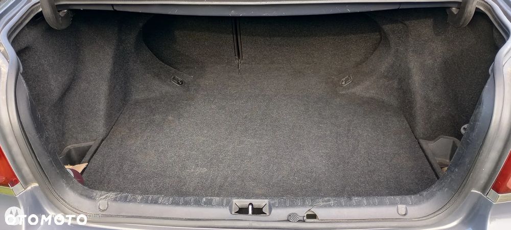 Toyota Avensis - 10