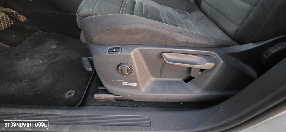 VW Touran 2.0 TDI Highline DSG - 11