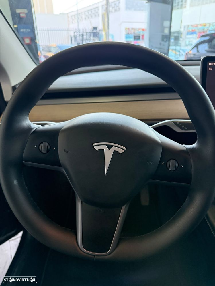 Tesla Model Y Standard RWD - 12
