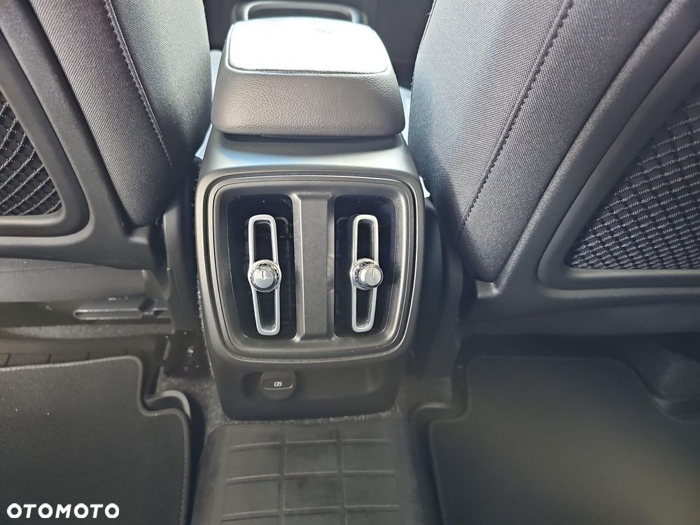 Volvo XC 40 - 31