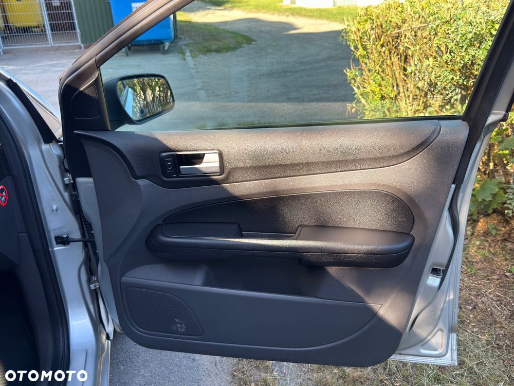 Ford Focus 1.6 Comfort - 11