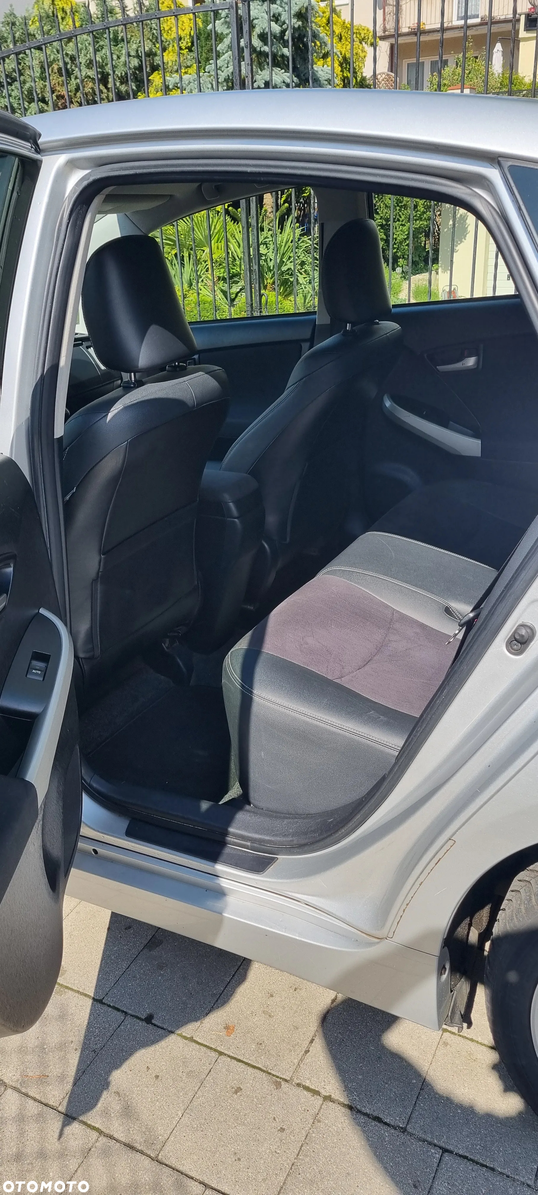 Toyota Prius 1.8 HSD Prestige - 9