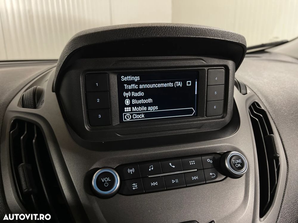 Ford Transit Courier - 11