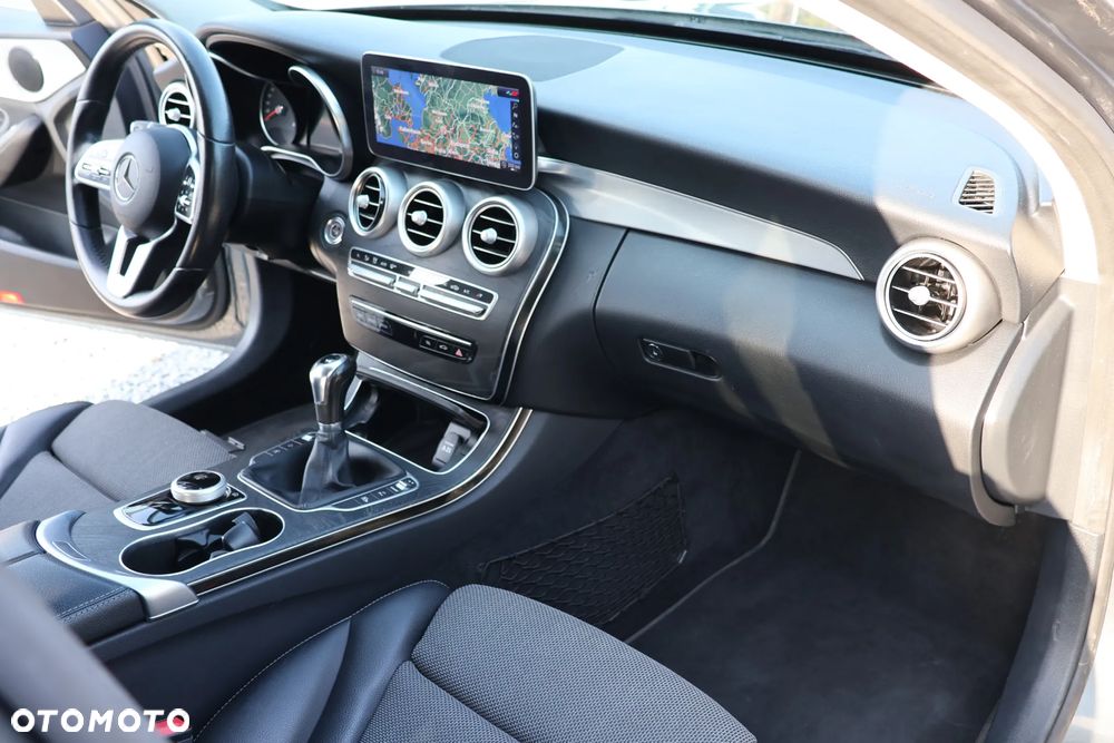 Mercedes-Benz Klasa C 200 d Avantgarde - 17