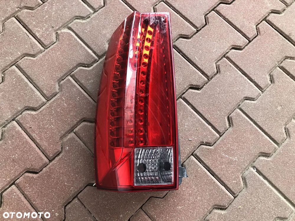 CADILLAC ESCALADE III 6,2 V8 2006-2014 LAMPA LEWA TYLNA TYŁ LED - 2