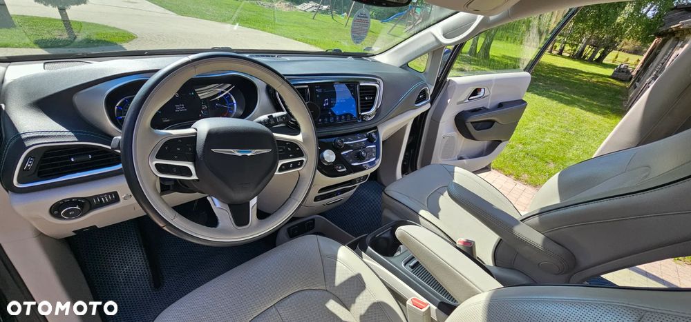 Chrysler Pacifica - 12