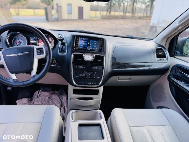 Chrysler Town & Country 3.6 Touring - 36