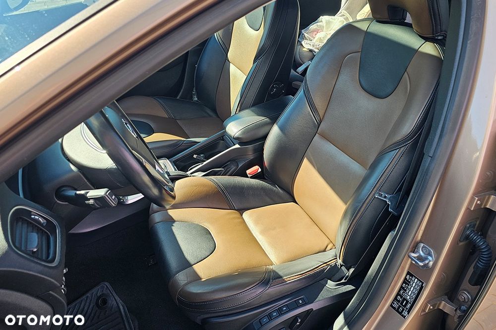 Volvo V40 Cross Country D2 Summum - 2