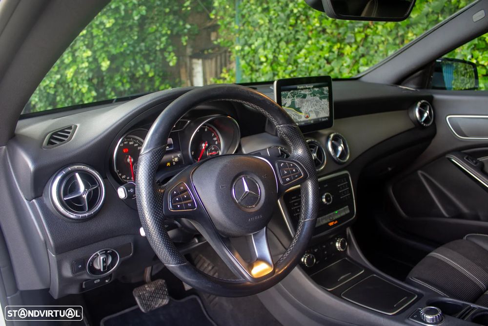 Mercedes-Benz CLA 180 7G-DCT UrbanStyle Edition - 12