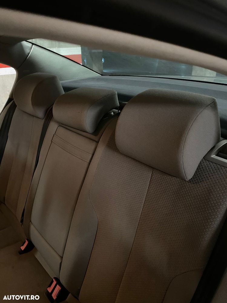 Volkswagen Passat - 13